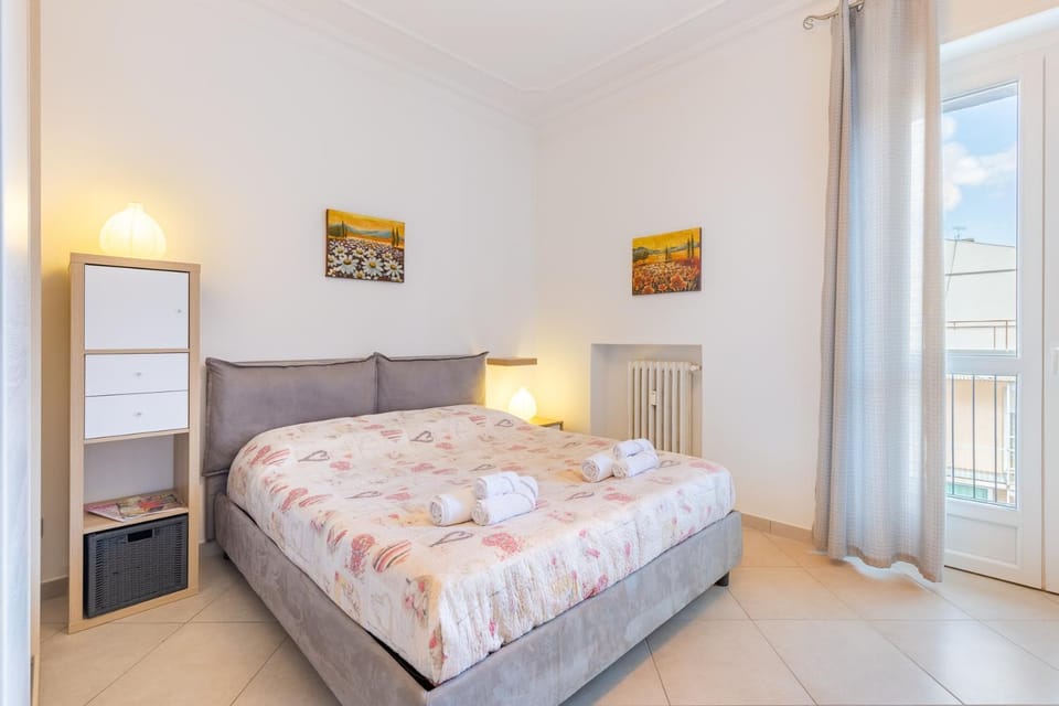 Bedroom, towels