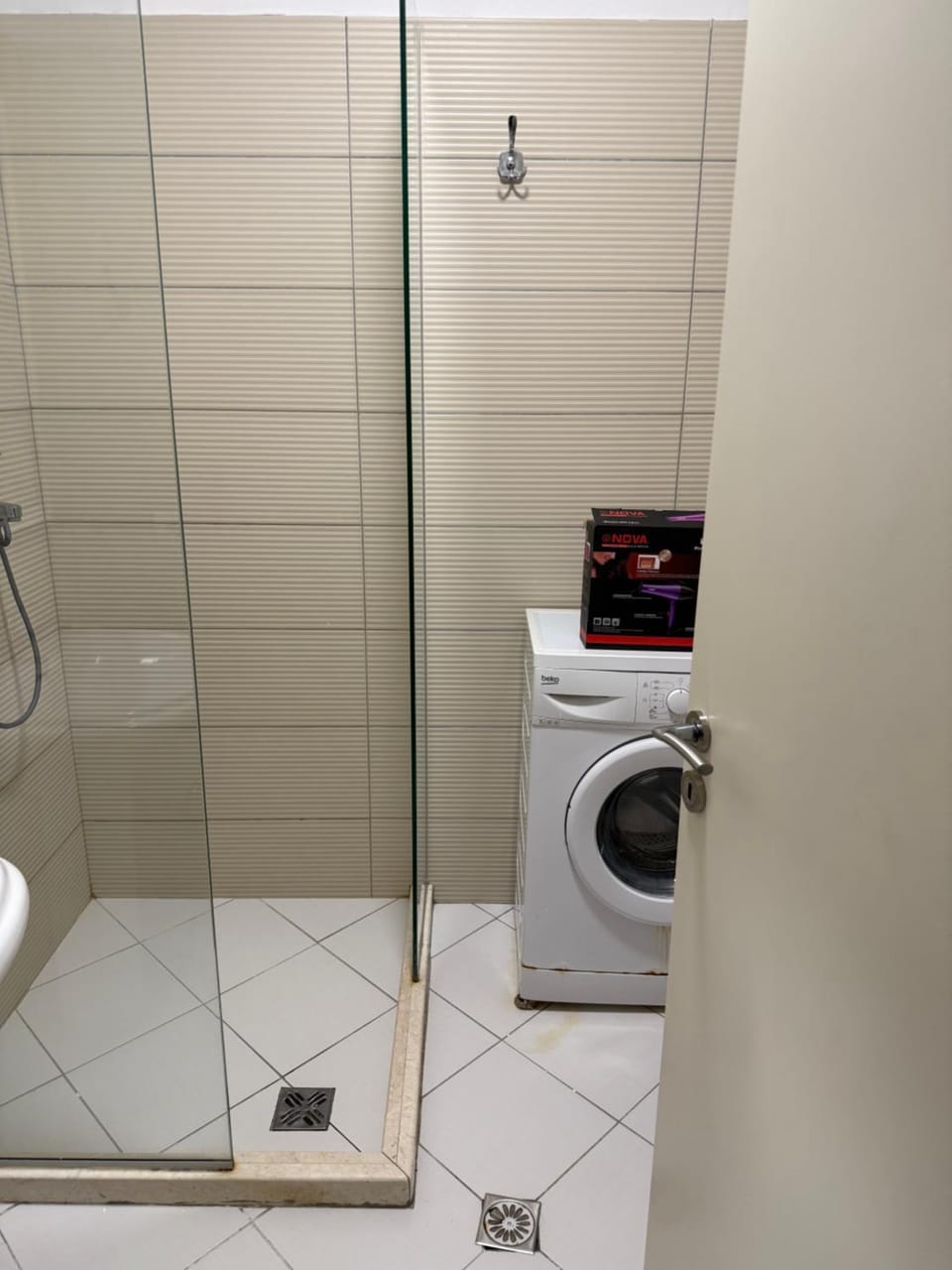 Shower, Bathroom, washing machine, dryer