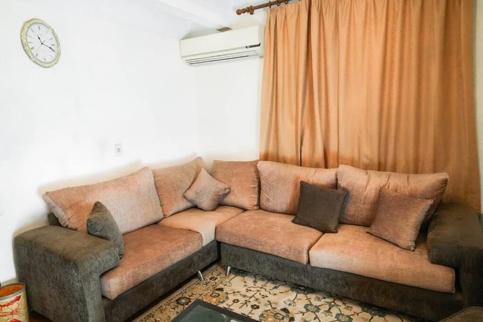 Amazing Flat 9 mins to Airport at Heliopolis Apartment in Cairo Governorate