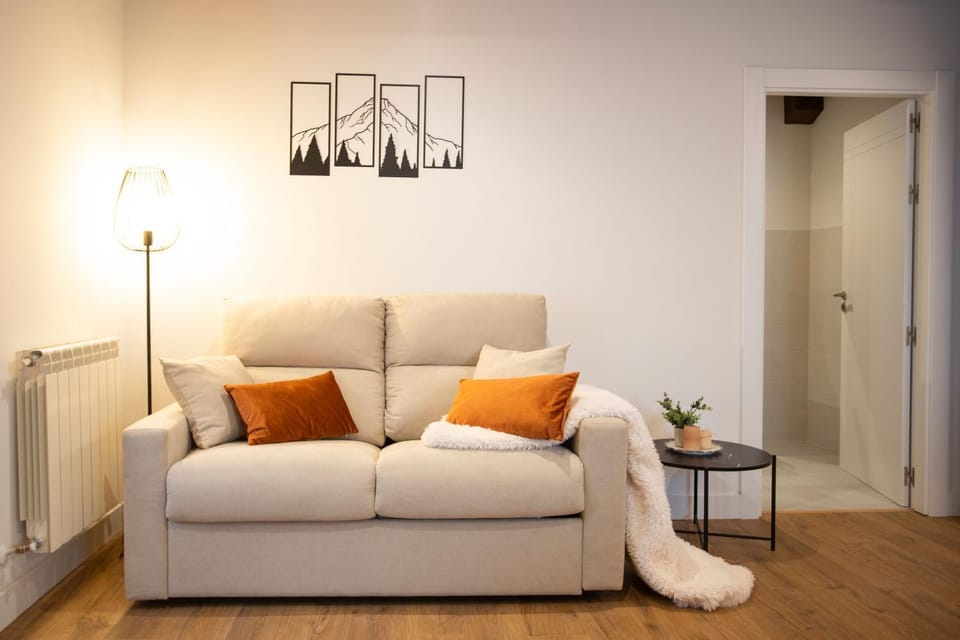 Photo of the whole room, Seating area, Bedroom