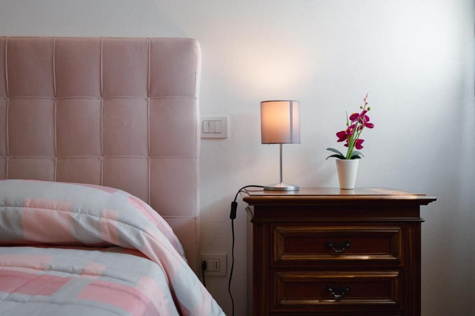 Bed, Photo of the whole room, Decorative detail, Bedroom