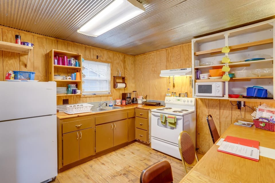 Cozy Riverfront Cabin about 2 Mi to Main Street Hardy Cabin in Hardy