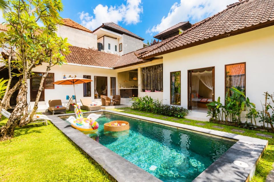 Children play ground, Garden, Swimming pool, Breakfast, sunbed