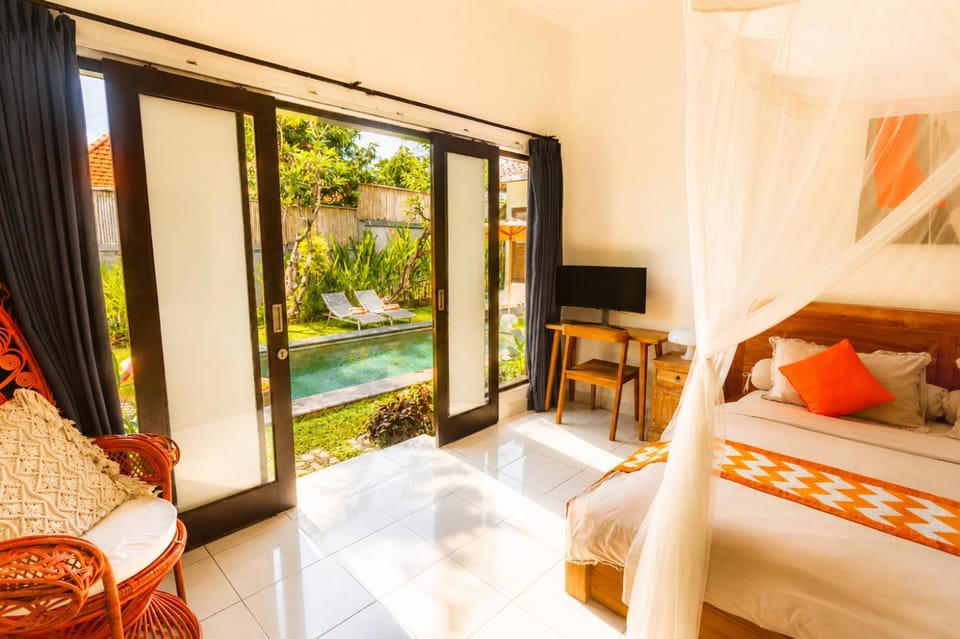 Bed, Spa and wellness centre/facilities, Spa and wellness centre/facilities, Business facilities, Seating area, Bedroom, Pool view, washing machine