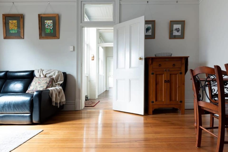 Timeless Treasure Near the City Centre & WiFi House in Launceston