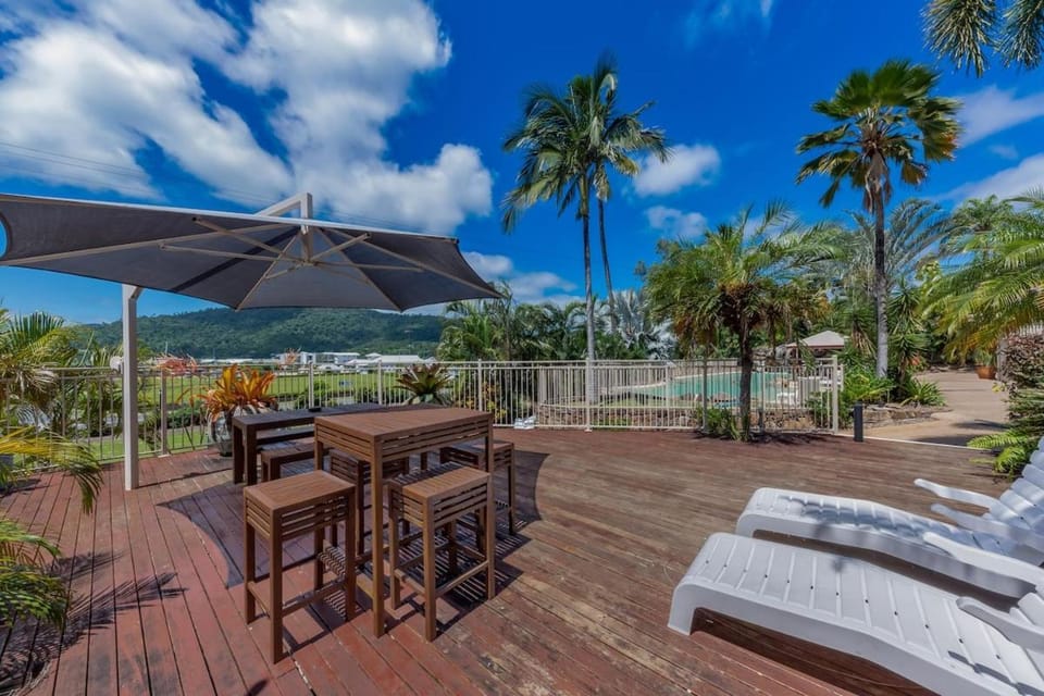 Sunset Oasis Apartment in Airlie Beach