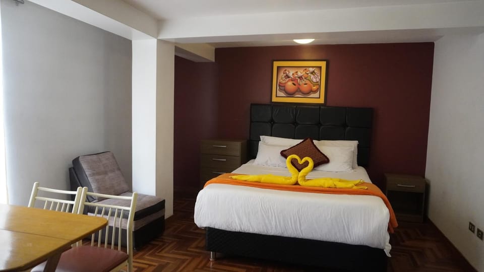 Bed, Photo of the whole room, Seating area, Bedroom