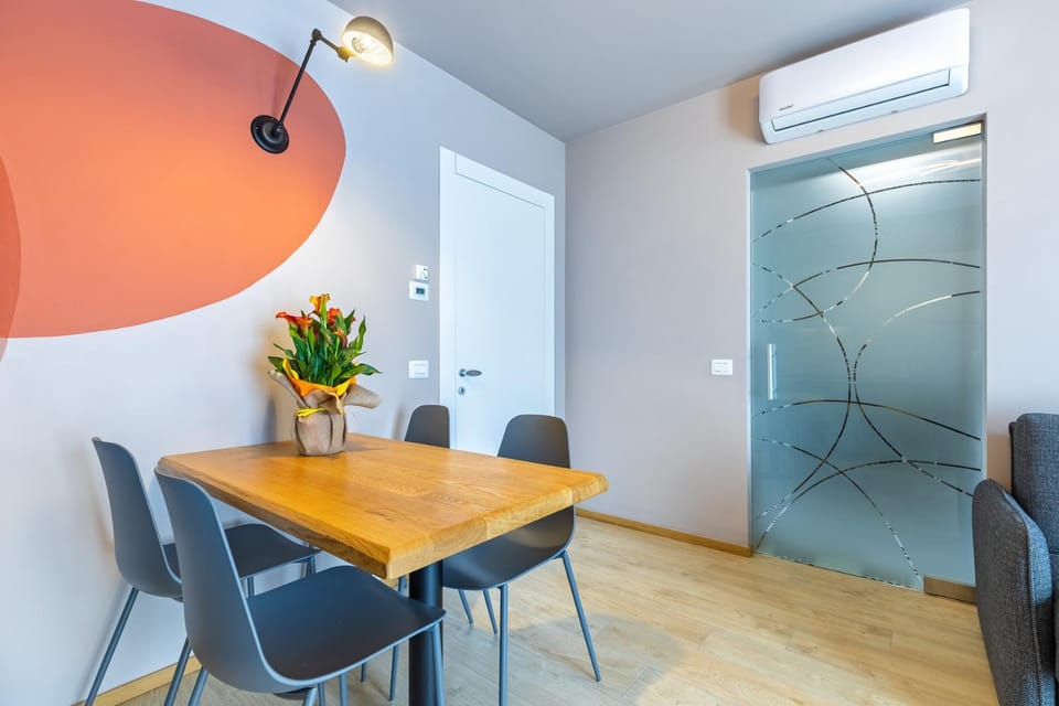 Living room, Seating area, Dining area, air conditioner