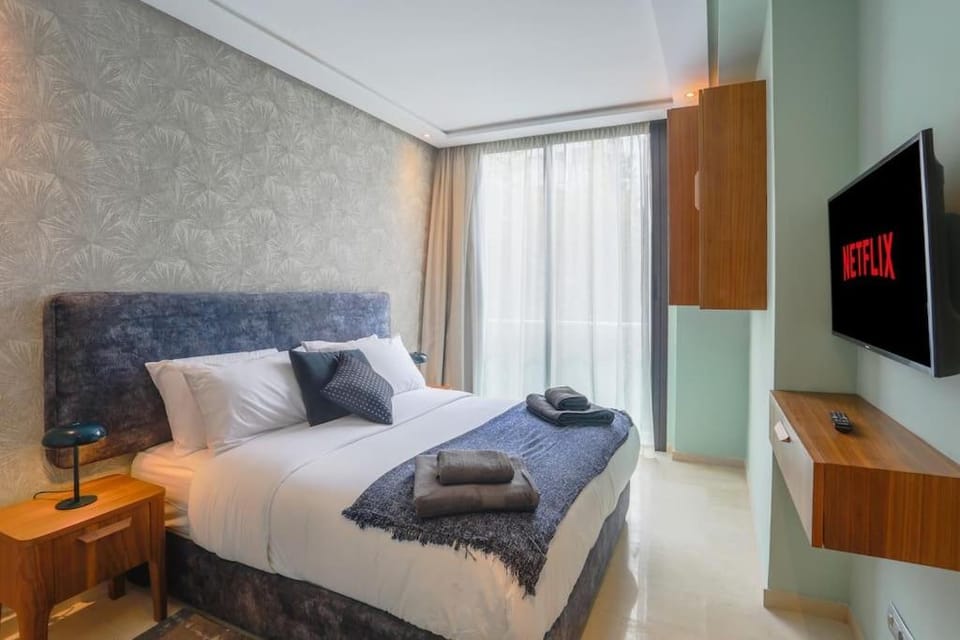 Bed, Bedroom, towels