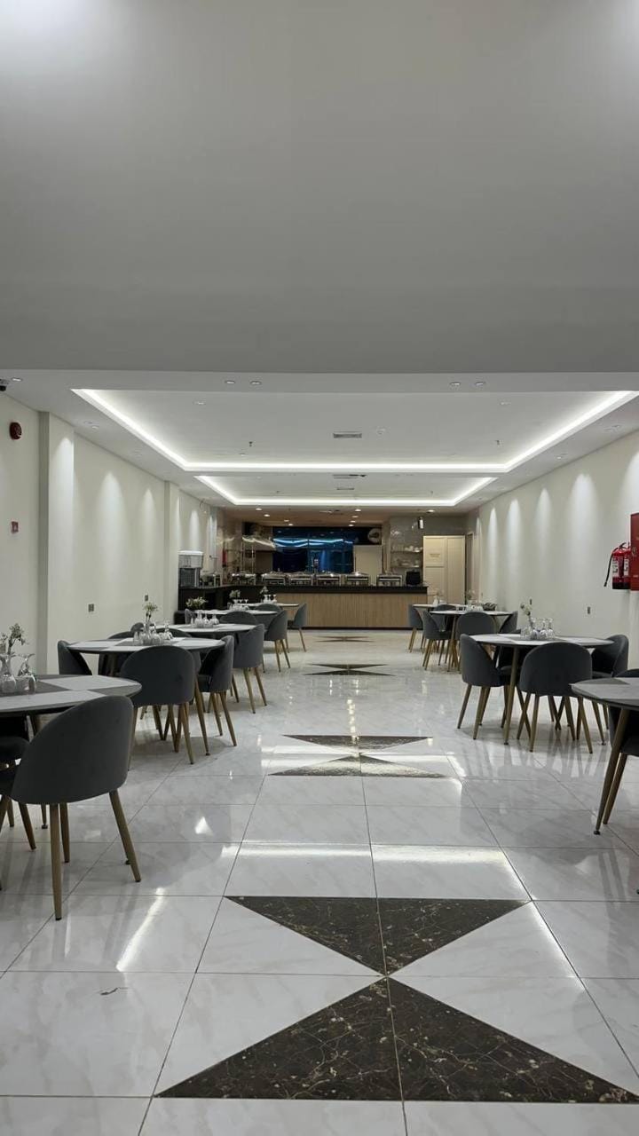 Restaurant/places to eat, Restaurant/places to eat