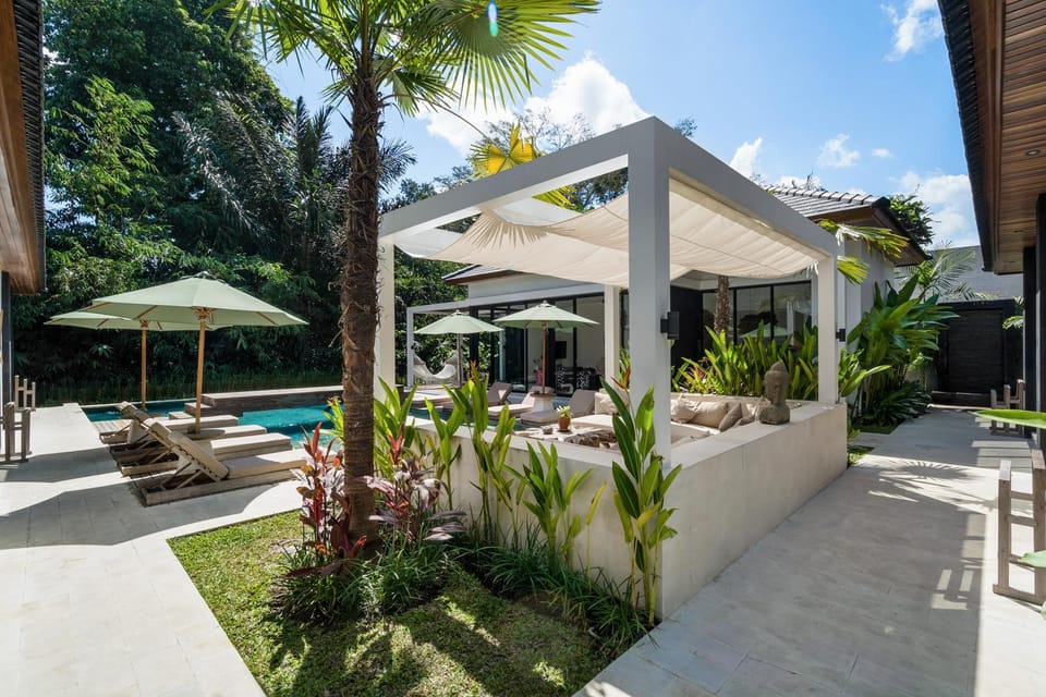 Property building, View (from property/room), Pool view, Swimming pool, sunbed