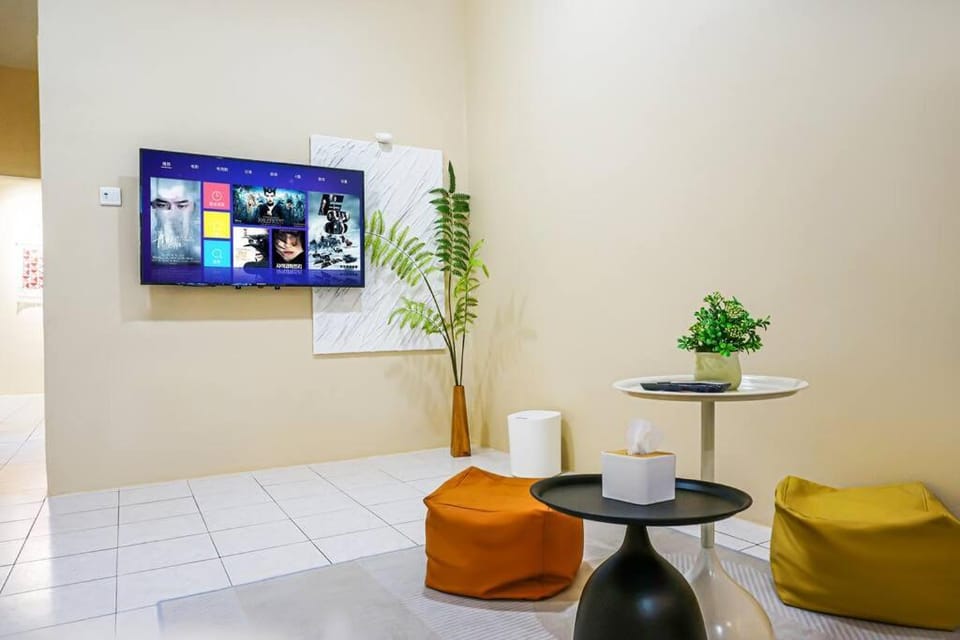 Communal lounge/ TV room, TV and multimedia, Living room
