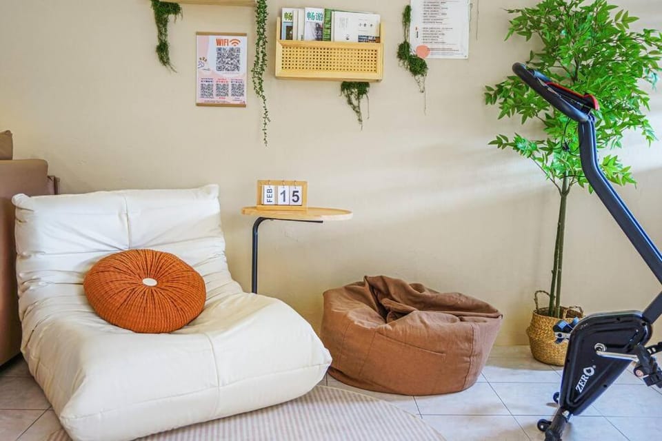 Living room, Seating area