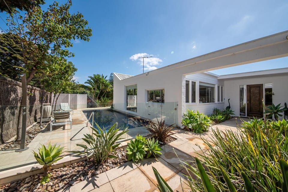 Property building, Garden, Garden view, Swimming pool