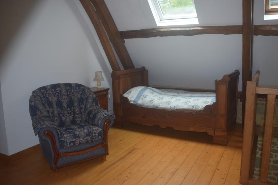 Bed, Living room