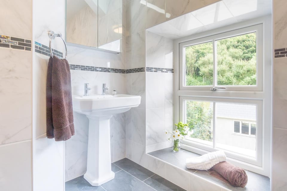 Shower, Bathroom, towels