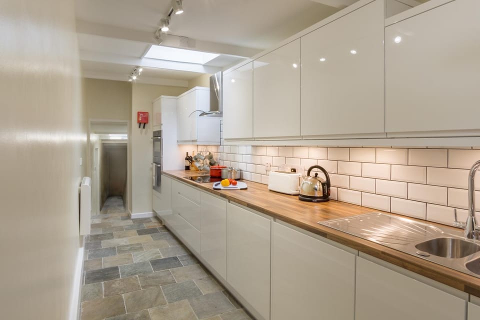 Kitchen or kitchenette, dishwasher, oven, stove