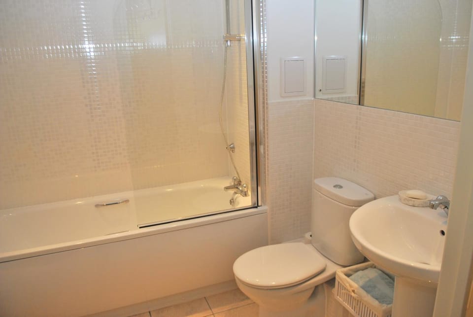 Two Bed Two Bath Apartments at Pavilions by Accommodation Windsor Ltd Apartment in Windsor