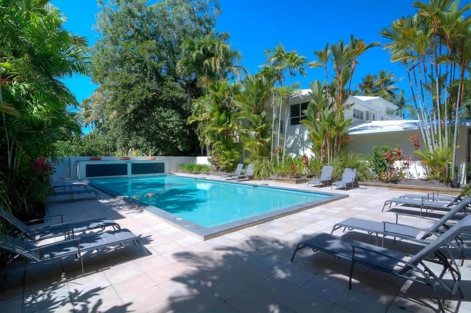 Whispering Palms - Beachfront Port Douglas House in Port Douglas
