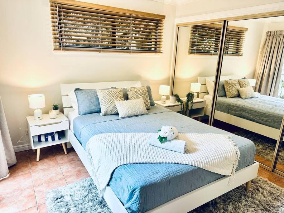 Beach Bliss Apartment- SeaViews-Wifi-Pool-Bbq Apartment in Airlie Beach