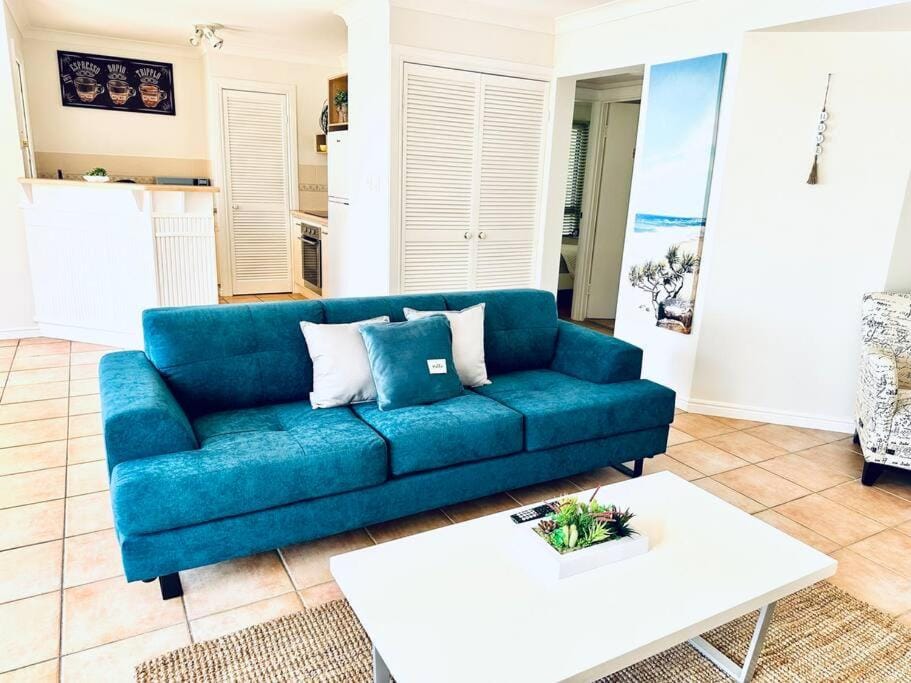 Beach Bliss Apartment- SeaViews-Wifi-Pool-Bbq Apartment in Airlie Beach