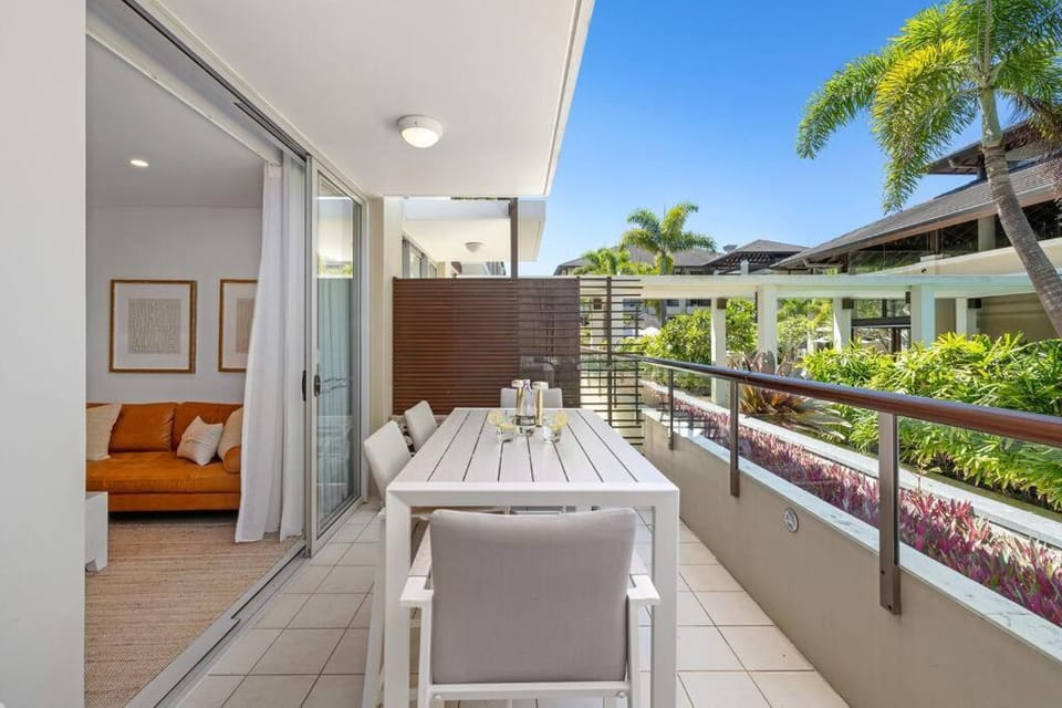 Patio, Seating area, Dining area, Garden view