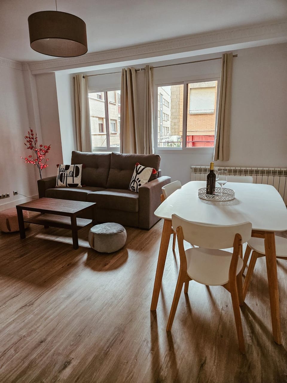 Seating area, Dining area