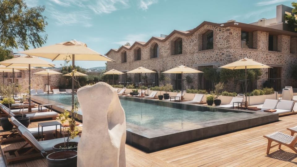 Pool view, Swimming pool, towels