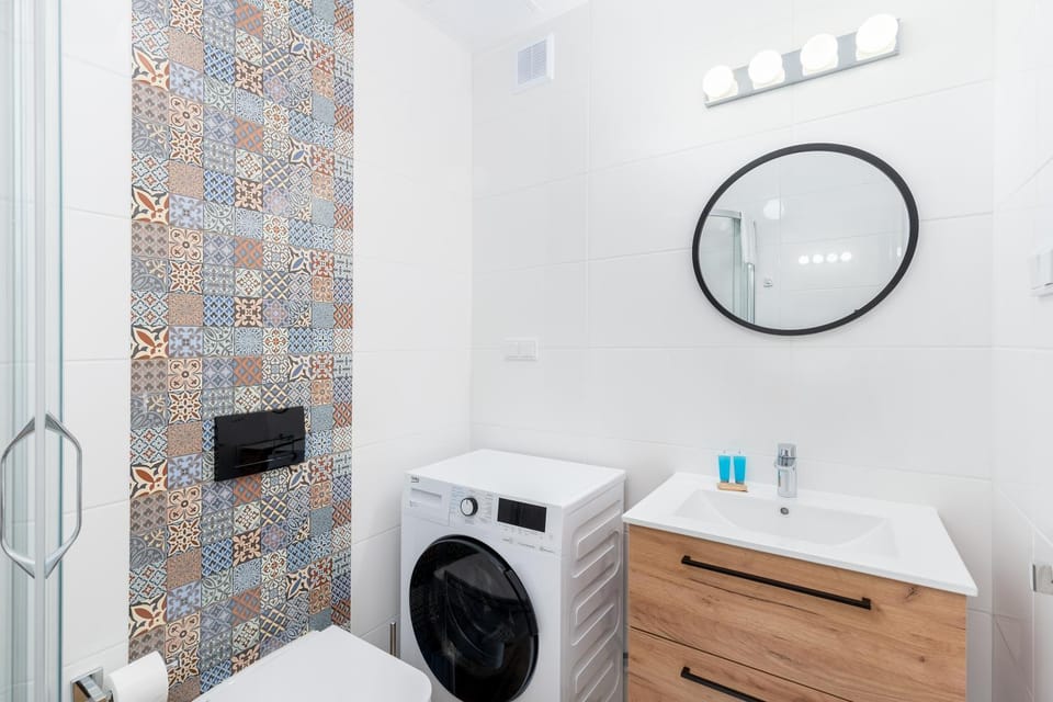 Bathroom, towels, washing machine