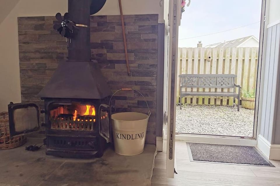 WILLOW SNUG - Trearddur Bay COSY apartment House in Trearddur Bay