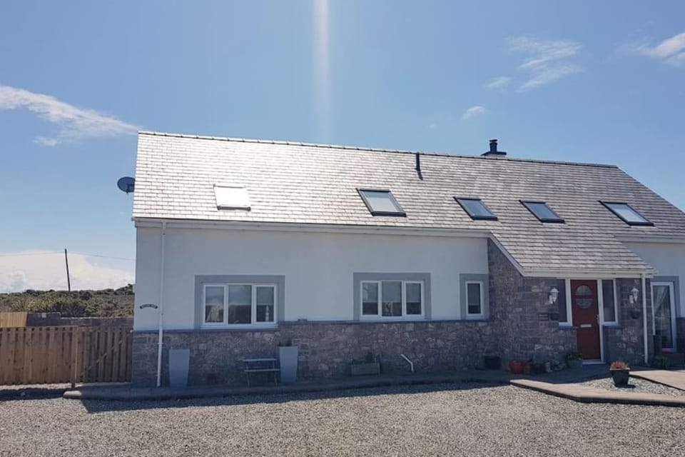 WILLOW SNUG - Trearddur Bay COSY apartment House in Trearddur Bay