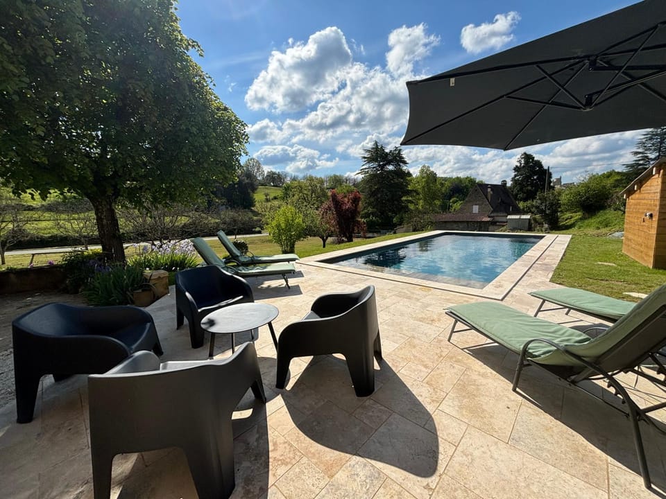 OREE DU CHATEAU : maison de charme avec piscine chauffée dans Beynac House in Occitanie
