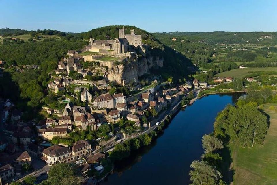 OREE DU CHATEAU : maison de charme avec piscine chauffée dans Beynac House in Occitanie