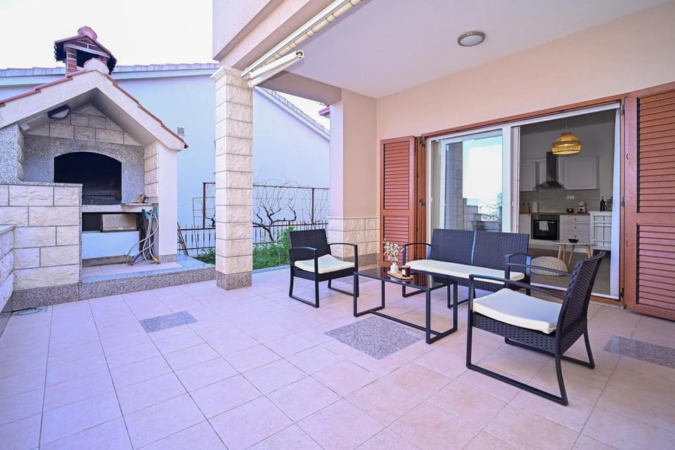 Patio, BBQ facilities, Balcony/Terrace, Seating area