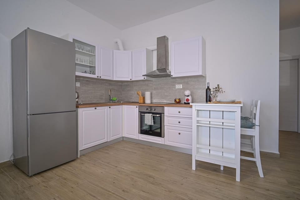 Kitchen or kitchenette, oven, stove