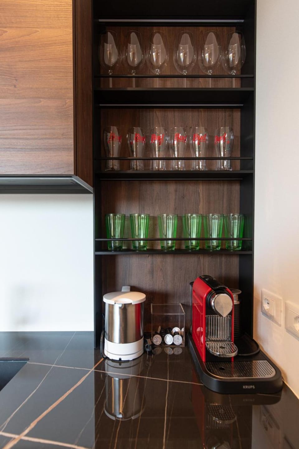 Coffee/tea facilities, Kitchen or kitchenette