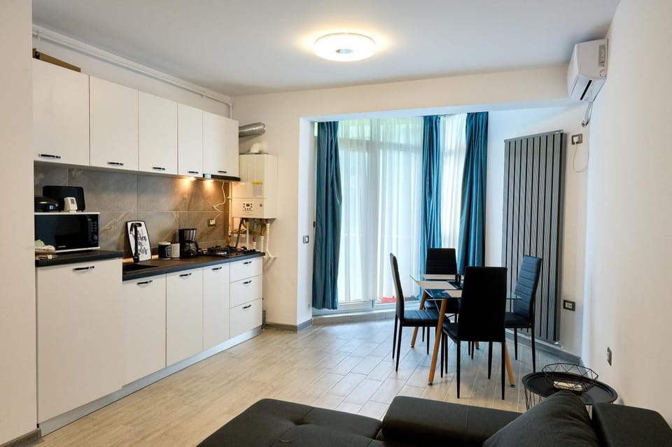 Coffee/tea facilities, Kitchen or kitchenette, Living room, Dining area, minibar, stove