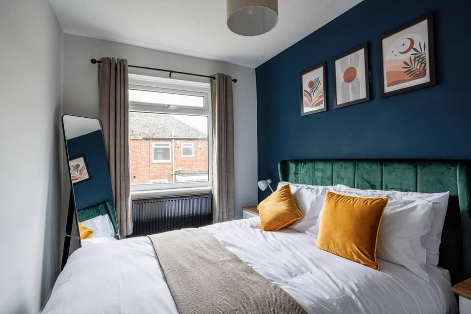 Spacious 3-Bed Home Sleeps 6 Free Parking House in Hartlepool