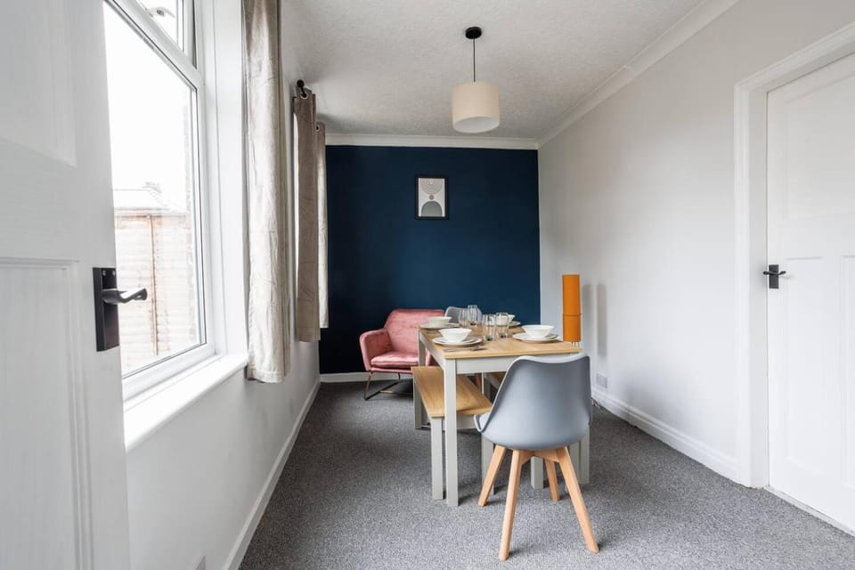 Spacious 3-Bed Home Sleeps 6 Free Parking House in Hartlepool