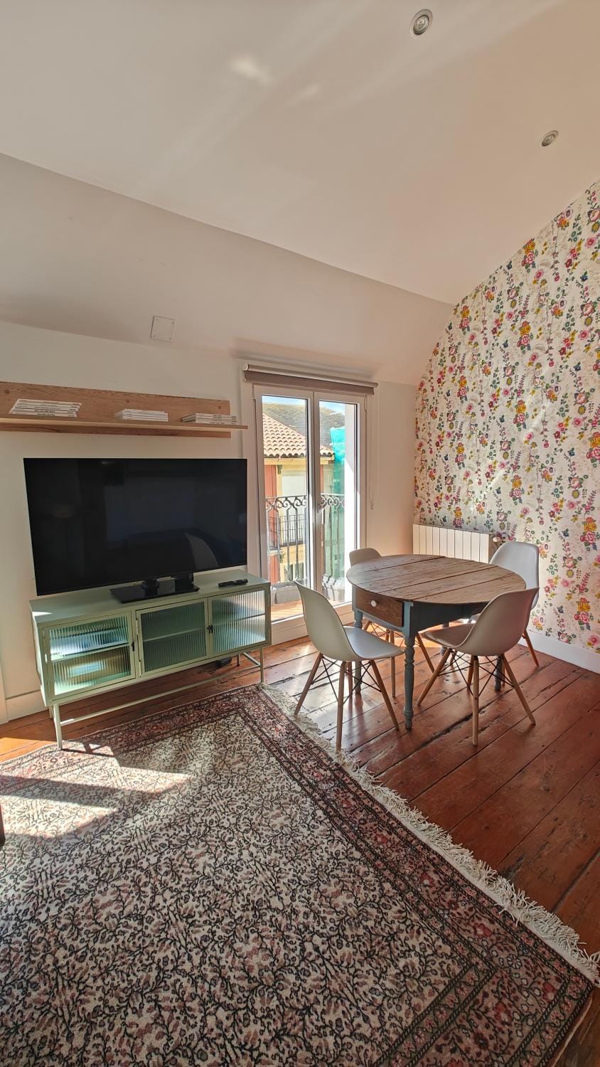 TV and multimedia, Living room, Dining area