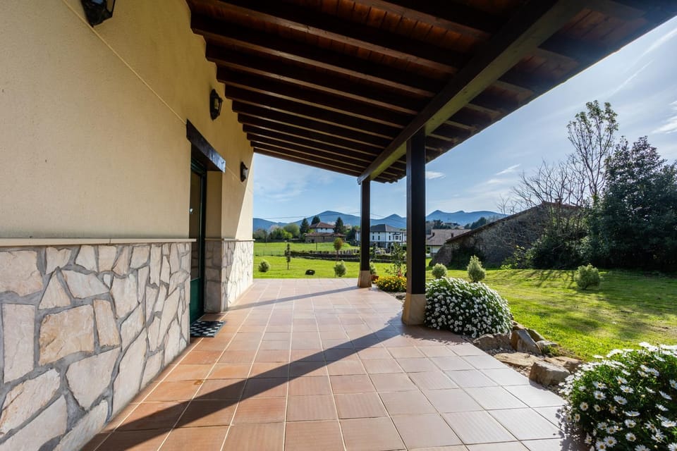 VILLA URDAIBAI Busturia Villa in Basque Country