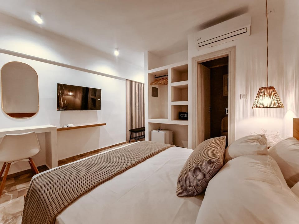 Bed, TV and multimedia, Photo of the whole room, Bedroom, wardrobe, air conditioner