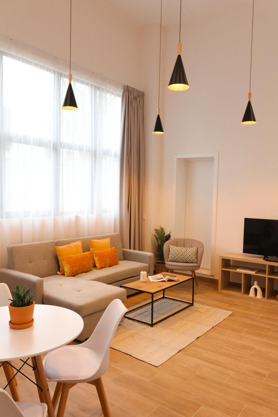 TV and multimedia, Living room, Dining area