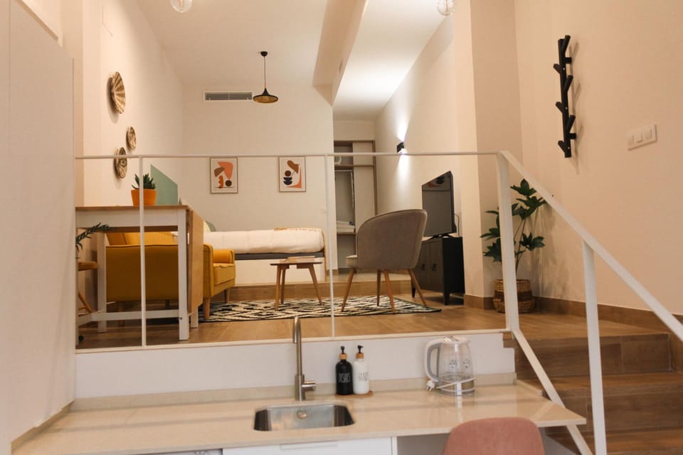 Bed, Kitchen or kitchenette, Living room