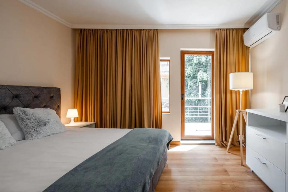 Bed, Photo of the whole room, Bedroom, air conditioner