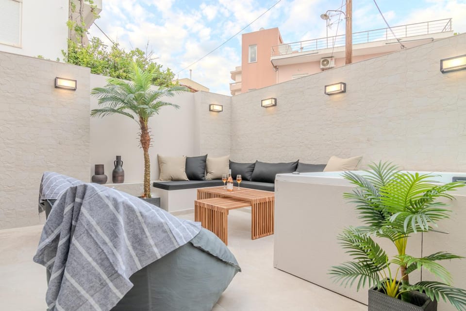 Patio, Balcony/Terrace, Seating area