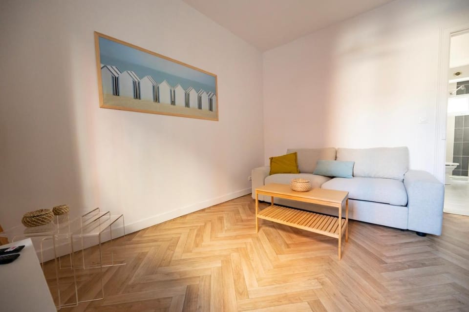 Bed, Living room, Seating area