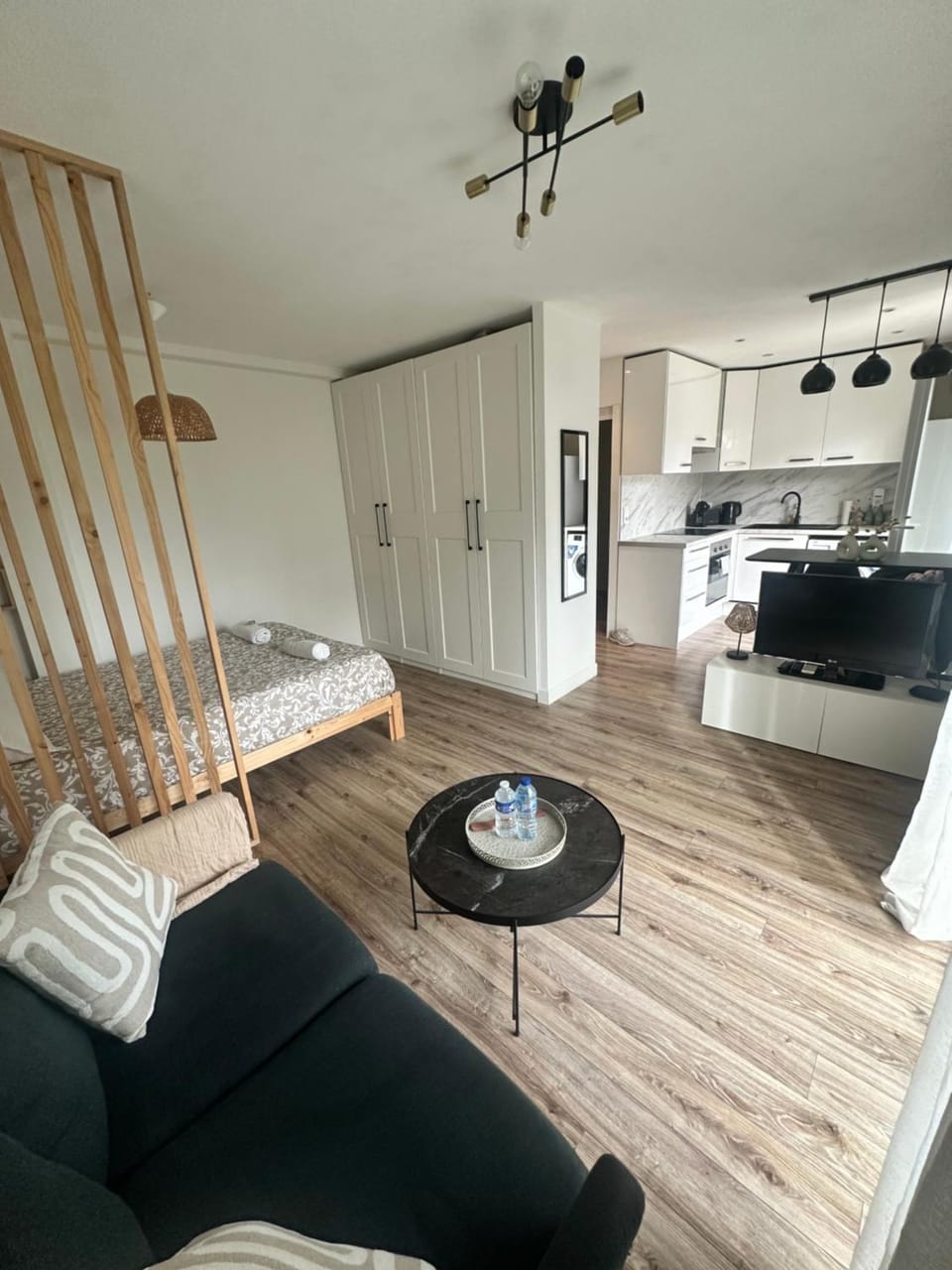 Bed, Kitchen or kitchenette, Living room, Photo of the whole room, Seating area, stove