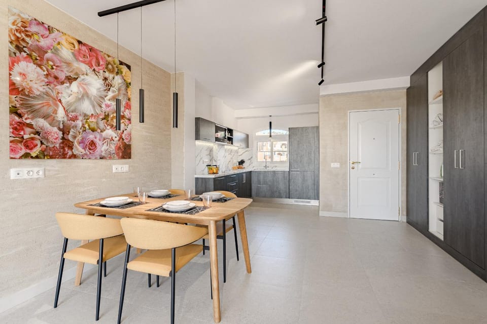 Kitchen or kitchenette, Living room, Seating area, Dining area