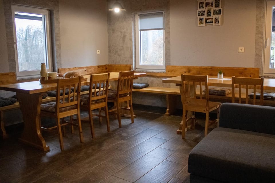 Seating area, Dining area